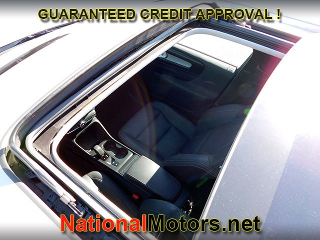 Volvo XC40 Vehicle Full-screen Gallery Image 10