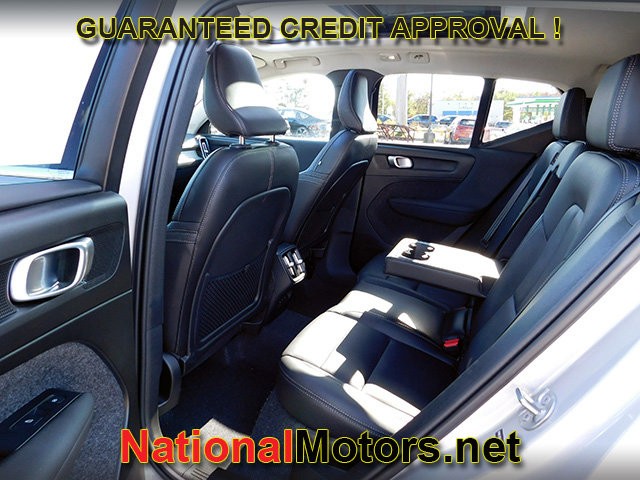 Volvo XC40 Vehicle Full-screen Gallery Image 12