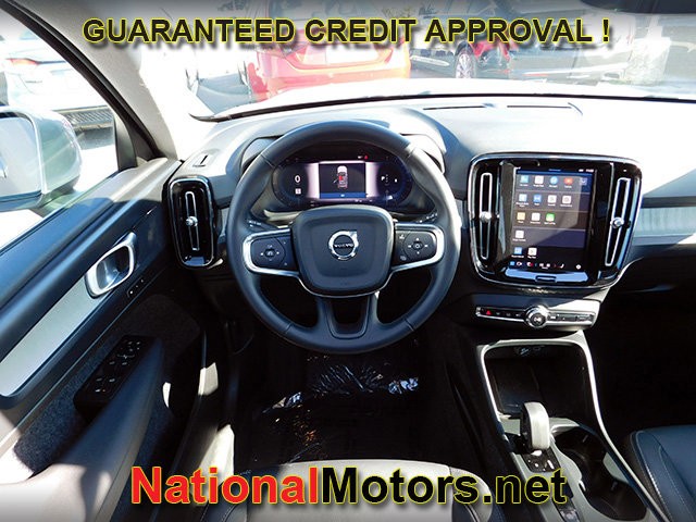 Volvo XC40 Vehicle Full-screen Gallery Image 14