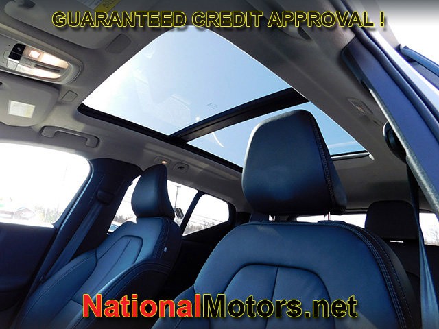 Volvo XC40 Vehicle Full-screen Gallery Image 19