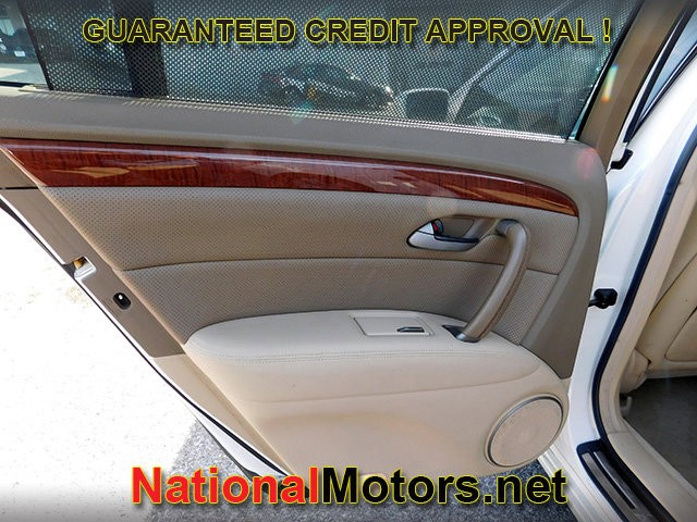 Acura RL Vehicle Full-screen Gallery Image 06