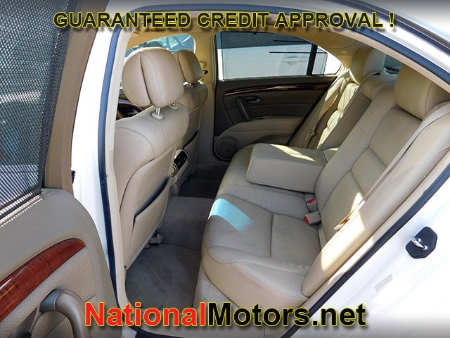 Acura RL Vehicle Full-screen Gallery Image 07