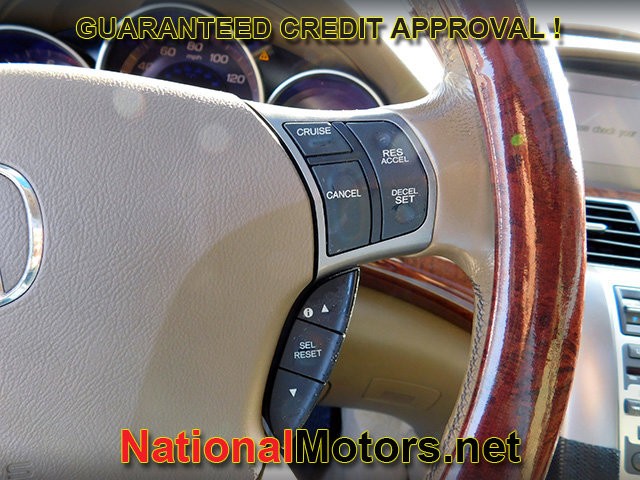 Acura RL Vehicle Full-screen Gallery Image 16