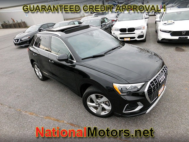 Audi Q3 Vehicle Full-screen Gallery Image 02