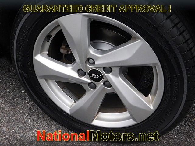 Audi Q3 Vehicle Full-screen Gallery Image 09