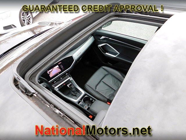 Audi Q3 Vehicle Full-screen Gallery Image 10