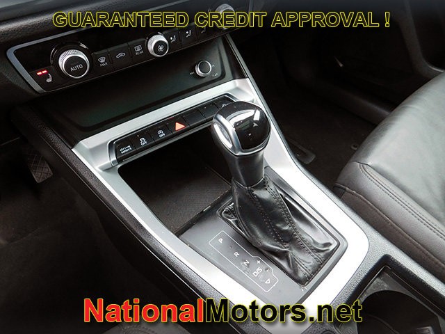 Audi Q3 Vehicle Full-screen Gallery Image 20