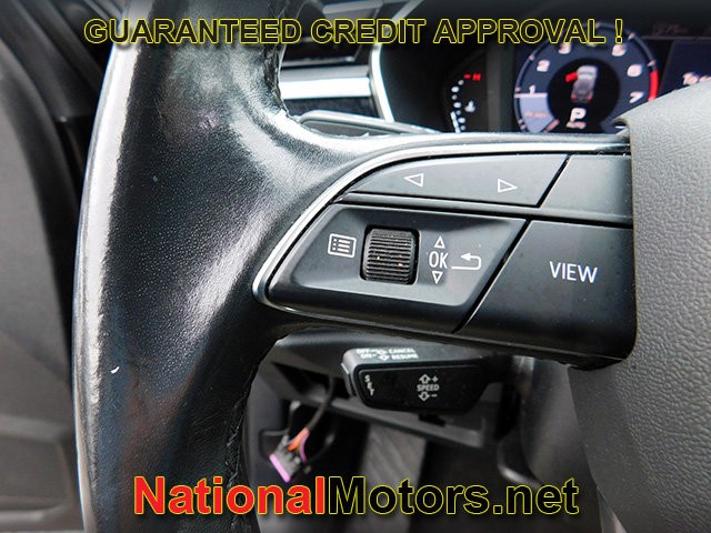 Audi Q3 Vehicle Full-screen Gallery Image 22