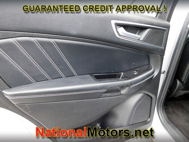 Ford Edge Vehicle Full-screen Gallery Image 11