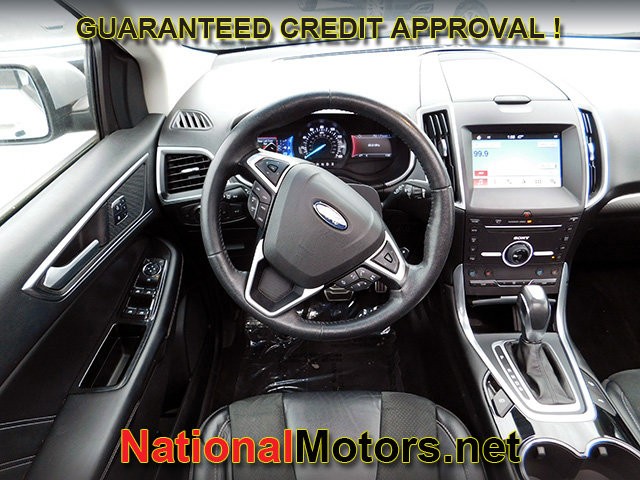Ford Edge Vehicle Full-screen Gallery Image 14