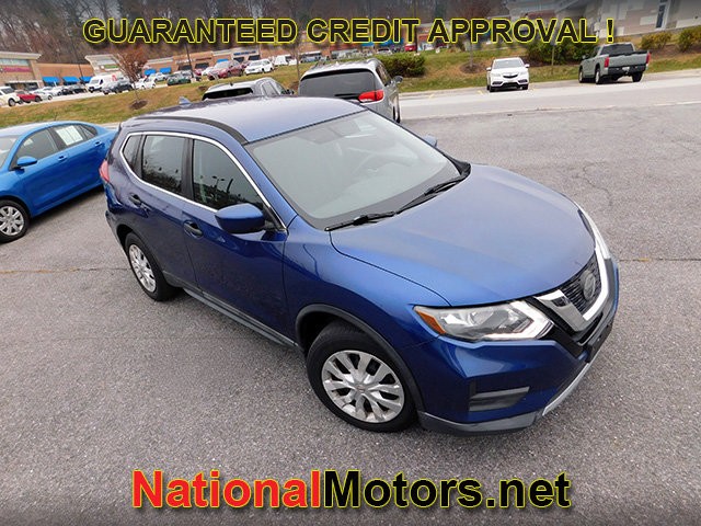 Nissan Rogue Vehicle Full-screen Gallery Image 02