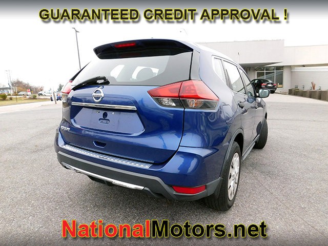 Nissan Rogue Vehicle Full-screen Gallery Image 04