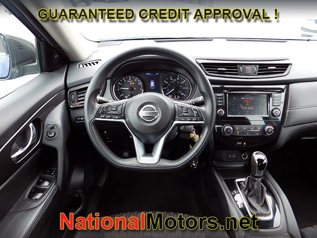 Nissan Rogue Vehicle Full-screen Gallery Image 08