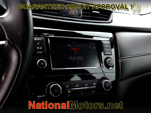 Nissan Rogue Vehicle Full-screen Gallery Image 11