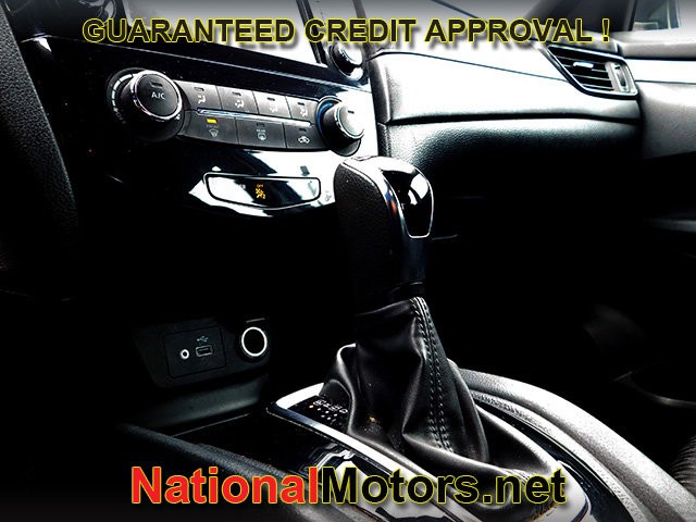 Nissan Rogue Vehicle Full-screen Gallery Image 13