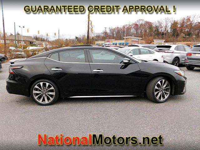 Nissan Maxima Vehicle Full-screen Gallery Image 04