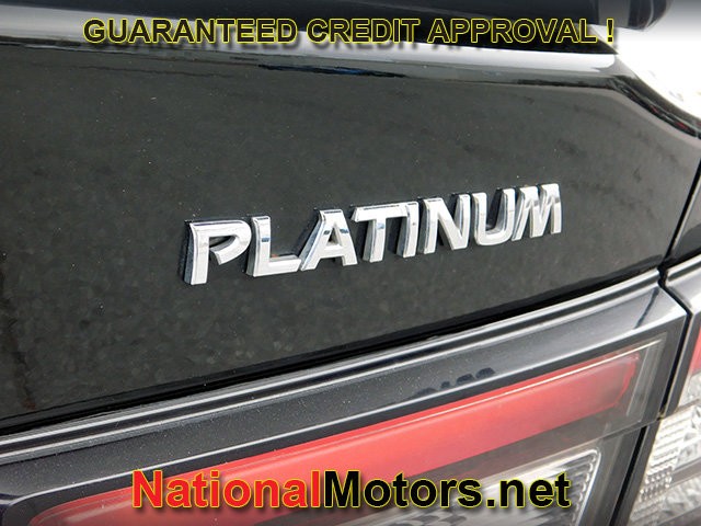 Nissan Maxima Vehicle Full-screen Gallery Image 06