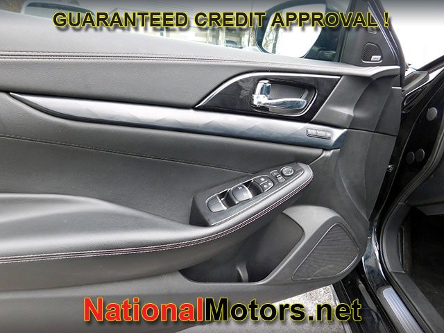 Nissan Maxima Vehicle Full-screen Gallery Image 13