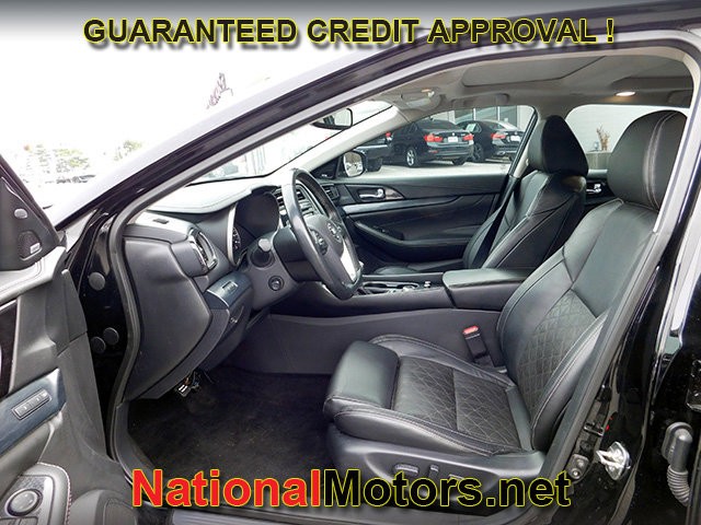 Nissan Maxima Vehicle Full-screen Gallery Image 16