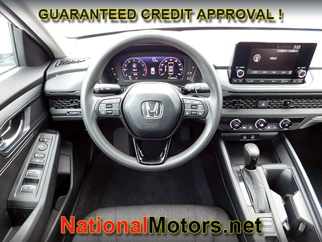 Honda Accord Sedan Vehicle Full-screen Gallery Image 11