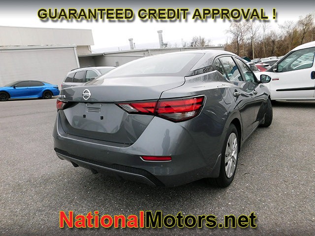 Nissan Sentra Vehicle Full-screen Gallery Image 04