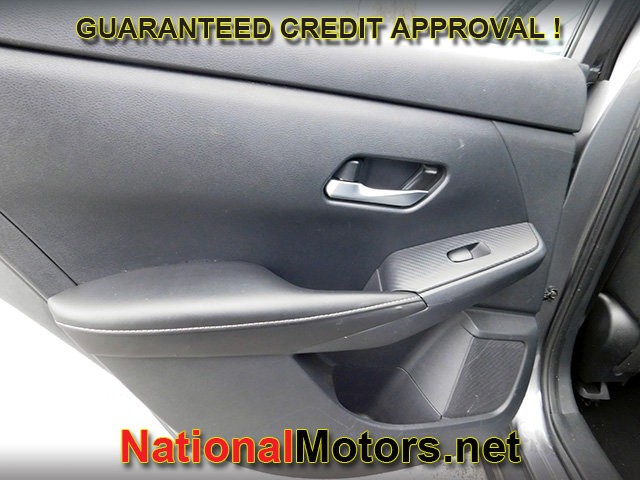 Nissan Sentra Vehicle Full-screen Gallery Image 06