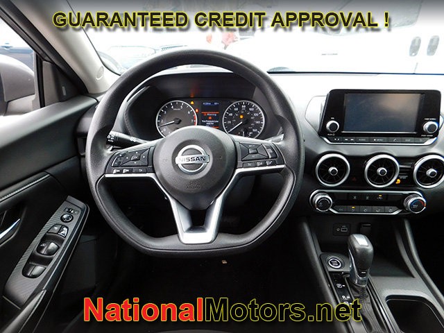 Nissan Sentra Vehicle Full-screen Gallery Image 08