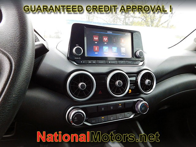 Nissan Sentra Vehicle Full-screen Gallery Image 11