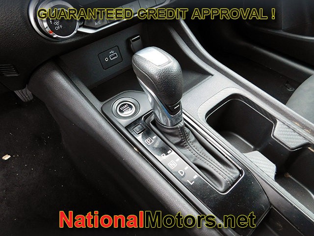 Nissan Sentra Vehicle Full-screen Gallery Image 14