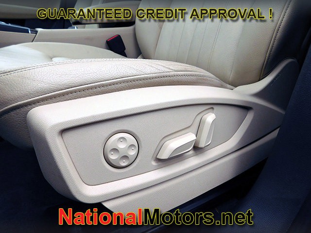 Audi Q5 Vehicle Full-screen Gallery Image 17