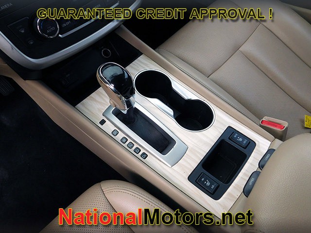 Nissan Altima Vehicle Full-screen Gallery Image 17