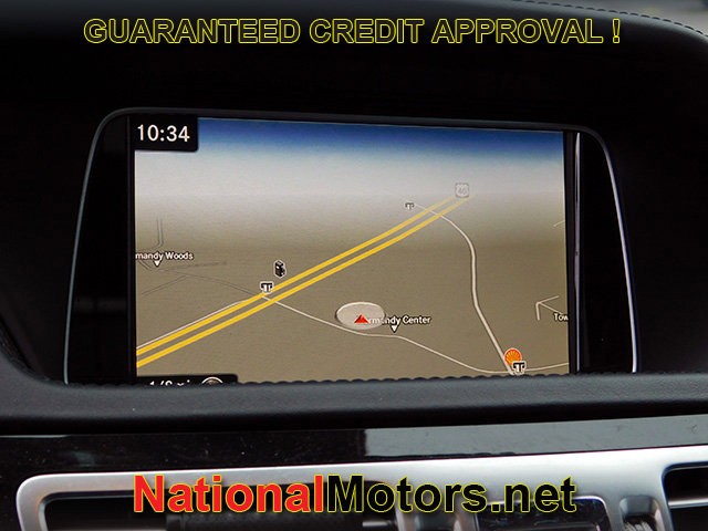 Mercedes-Benz E-Class Vehicle Full-screen Gallery Image 17