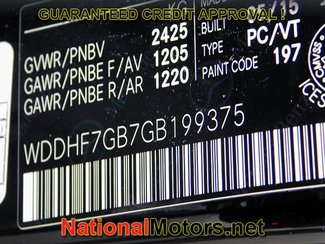 Mercedes-Benz E-Class Vehicle Full-screen Gallery Image 28