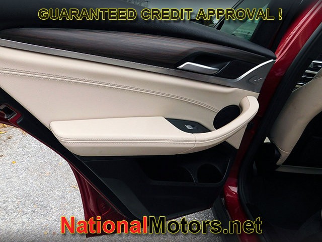 BMW X4 Vehicle Full-screen Gallery Image 11