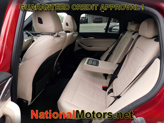 BMW X4 Vehicle Full-screen Gallery Image 12