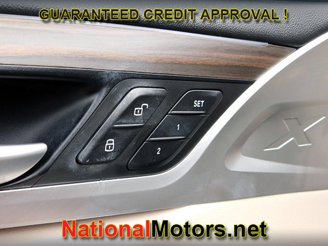 BMW X4 Vehicle Full-screen Gallery Image 16