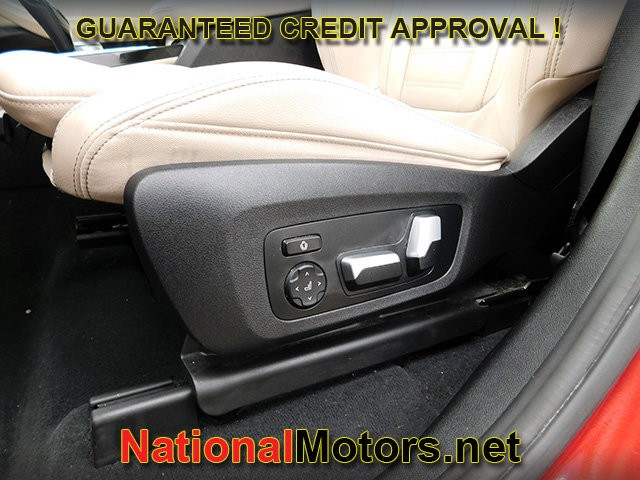 BMW X4 Vehicle Full-screen Gallery Image 18