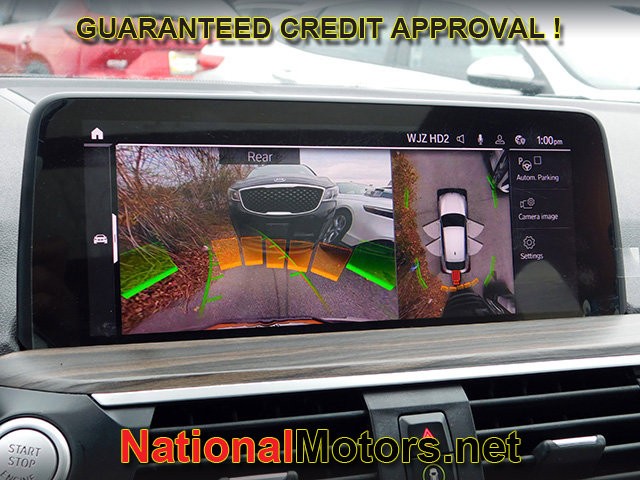 BMW X4 Vehicle Full-screen Gallery Image 20