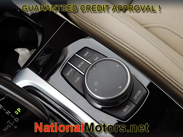 BMW X4 Vehicle Full-screen Gallery Image 24