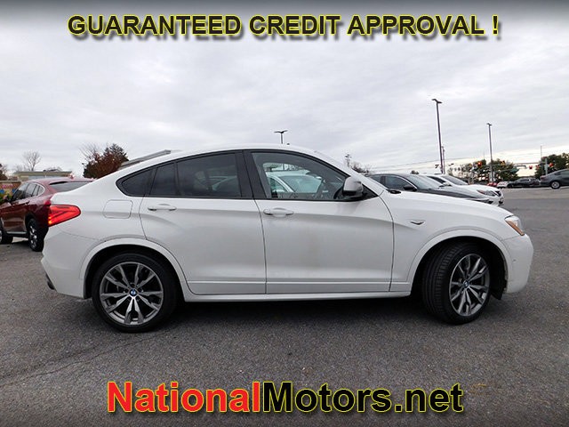 BMW X4 Vehicle Full-screen Gallery Image 04