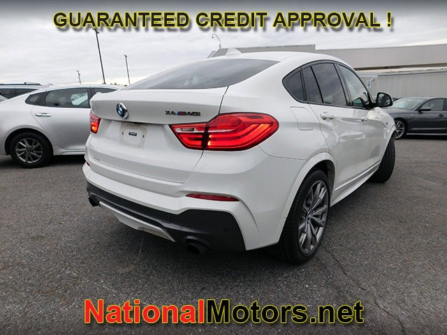 BMW X4 Vehicle Full-screen Gallery Image 05