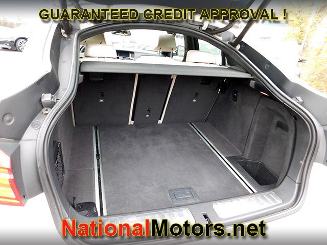 BMW X4 Vehicle Full-screen Gallery Image 07