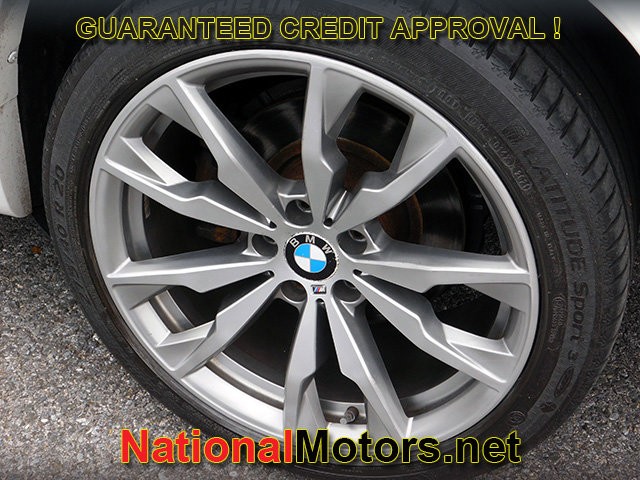 BMW X4 Vehicle Full-screen Gallery Image 09