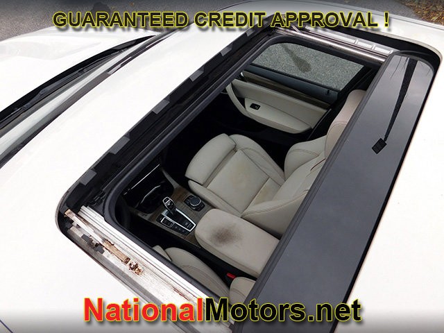 BMW X4 Vehicle Full-screen Gallery Image 10