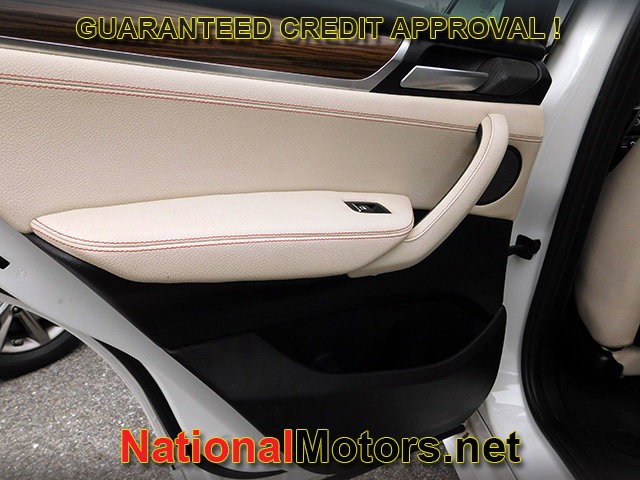 BMW X4 Vehicle Full-screen Gallery Image 11