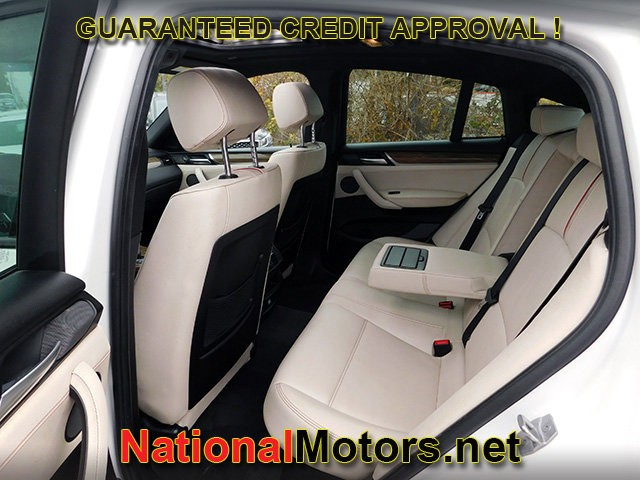 BMW X4 Vehicle Full-screen Gallery Image 12