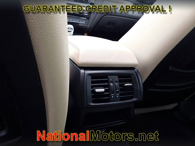 BMW X4 Vehicle Full-screen Gallery Image 13