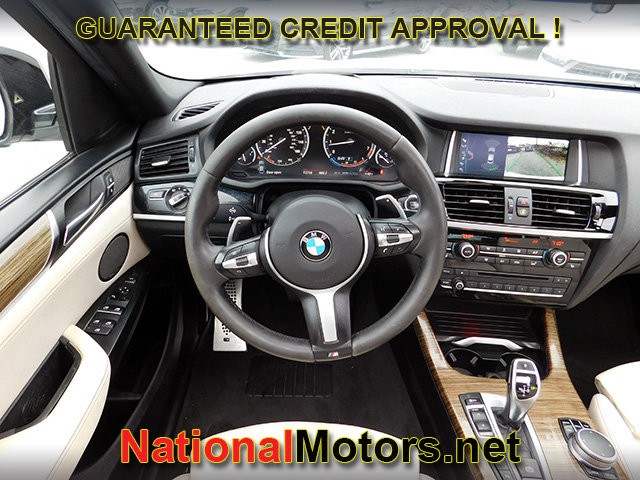 BMW X4 Vehicle Full-screen Gallery Image 14