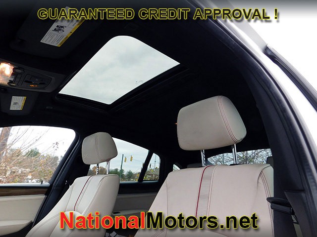 BMW X4 Vehicle Full-screen Gallery Image 17