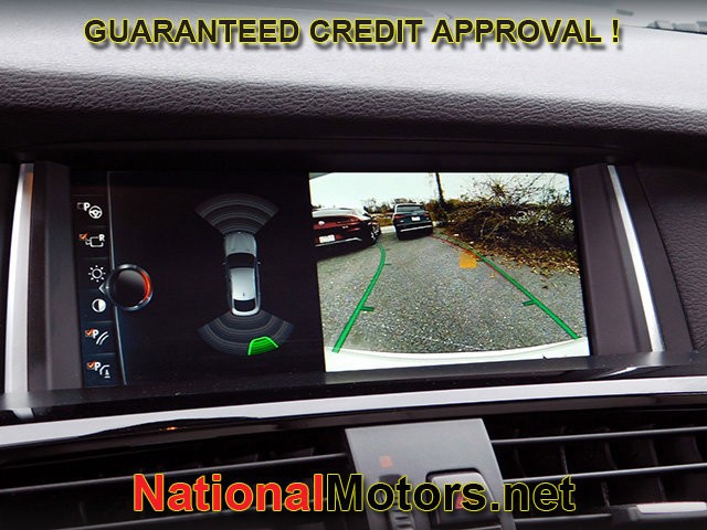 BMW X4 Vehicle Full-screen Gallery Image 18